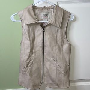 Leather sleeveless zip up✨
